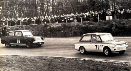 Nr.71.Bernard Unett – Hillman Imp, nr.76.John Fitzpatrick – Ford Anglia.
