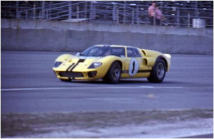 Bruce McLaren i Lucien Bianchi – Ford GT Mark II.