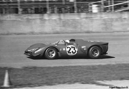 Lorenzo Bandini i Chris Amon – Ferrari 330 P4 spyder.