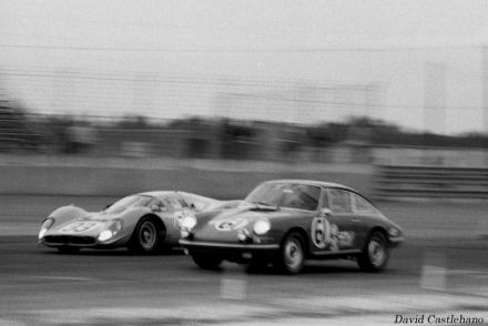  Nr.61.George Drolsom i Harold Williamson – Porsche 911, nr.33.Willie Mairesse i “Beurlys” – Ferrari 412 P.