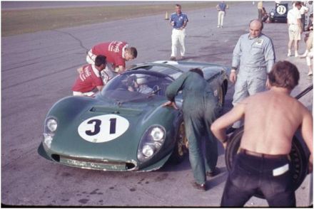 David Piper i Richard Attwood – Ferrari 365 P2/3.