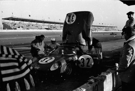   Peter Clarke i Nelson – Ferrari 250 LM.