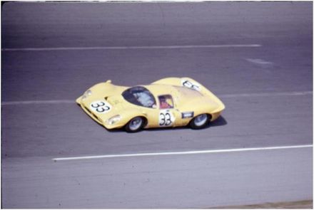 Ludovico Scarfiotti i Mike Parkes – Ferrari 330 P4 coupe.