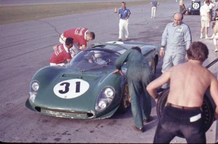 David Piper i Richard Attwood – Ferrari 365 P2/3.