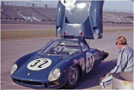 Peter Clarke i Nelson – Ferrari 250 LM.
