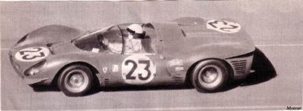 Lorenzo Bandini i Chris Amon – Ferrari 330 P4 spyder.
