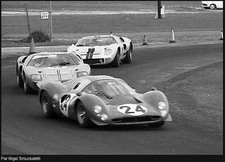 Ludovico Scarfiotti i Mike Parkes – Ferrari 330 P4 coupe.
