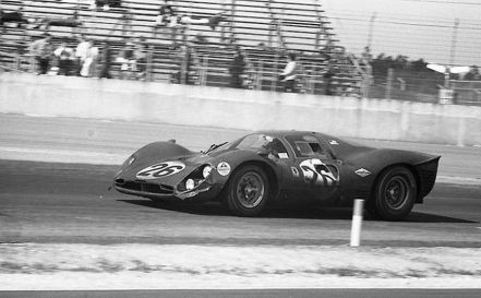         Pedro Rodriguez i Jean Guichet – Ferrari 412 P.