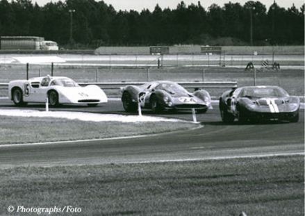 Nr.2. Ronnie Bucknum i Frank Gardner – Ford GT Mark II, nr.24.Ludovico Scarfiotti i Mike Parkes – Ferrari 330 P4 coupe, nr.15.Phil Hill i Mike Spence – Chaparral 2D Chevrolet. 