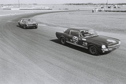 Tom Yeager, Walt Hane i Feistman – Ford Mustang.