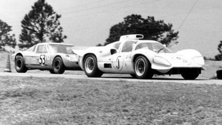 Nr.5.  Bob Johnson, Bruce Jennings – Chaparral 2D Chevrolet, nr.53.Hugh Kleinpeter i Michael Rothschild – Beach Mk.8 VW.