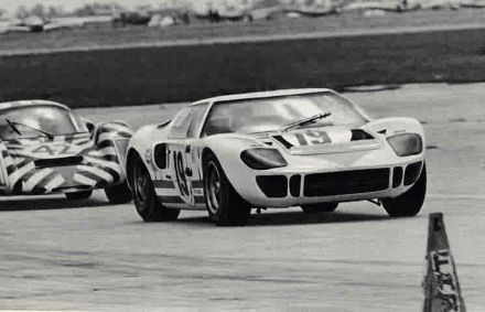 Nr.19.Vaccarella i Umberto Maglioli – Ford GT 40.
