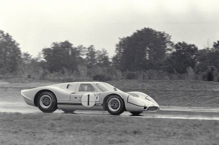 Bruce McLaren i Mario Andretti – Ford GT prototype.