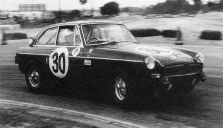  Paddy Hopkirk i Andrew Hedges – MG MGB GT.