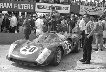 David Piper i Richard Attwood – Ferrari 365 P2/3.
