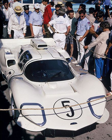 Bob Johnson i Bruce Jennings – Chaparral 2D Chevrolet.