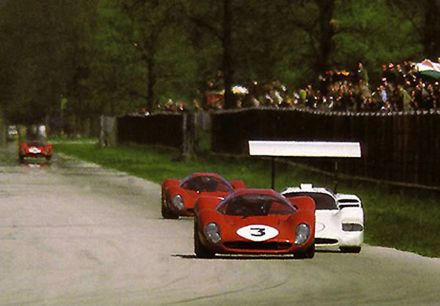 Ferrari i Chaparral na trasie