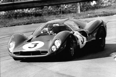 Lorenzo Bandini i Chris Amon – Ferrari 330 P4.