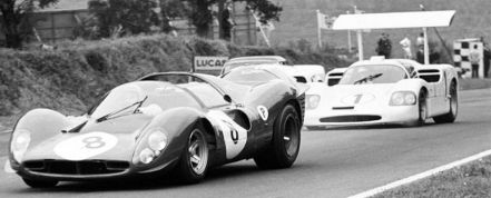 Nr.8.  Lucien Bianchi / Richard Attwood – Ferrari 330 P3, nr.1.Mike Spence i Phil Hill – Chaparral 2F.