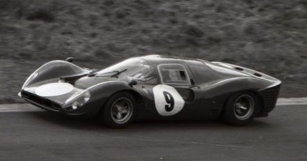 Mike Parkes i Ludovico Scarfiotti – Ferrari 330 P4.