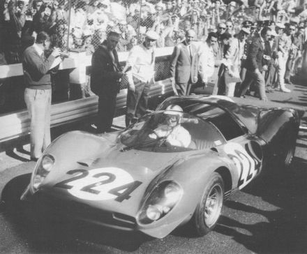 Nino Vaccarella i Ludovico Scarfiotti – Ferrari 330 P4.