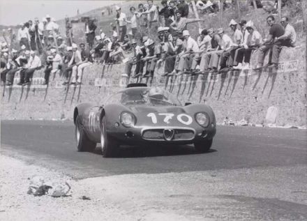 Andrea de Adamich i Jean Rolland – Alfa Romeo T33.