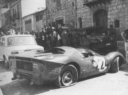 Nino Vaccarella i Ludovico Scarfiotti – Ferrari 330 P4.