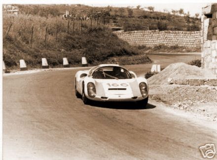 Jochen Neerpasch i Vic Elford – Porsche 910/6.