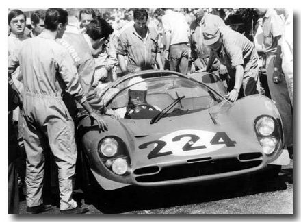 Nino Vaccarella i Ludovico Scarfiotti – Ferrari 330 P4.