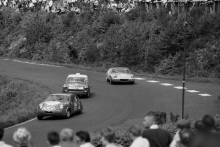 Nr.56.  Mike Garton i Patrick McNally – Marcos Mini GT, nr.107.Julien Vernaeve i Clive Baker – MG MGB, nr.42.  Keith Greene i John Hine – Lotus Europa 47. 