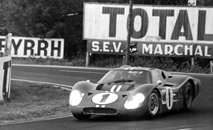 Dan Gurney i Anthony Joseph “AJ” Foyt – Ford GT Mk.IV.