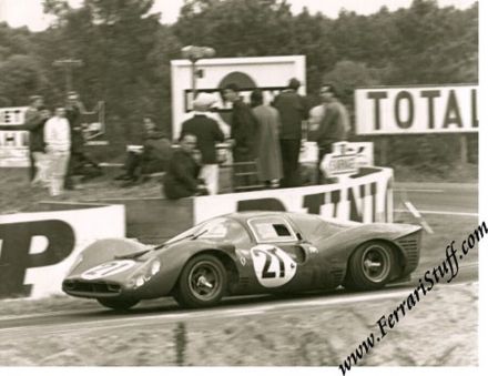 Ludovico Scarfiotti i Mike Parkes – Ferrari 330 P4 coupe.