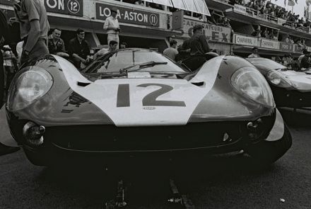 Peter “Piet” de Klerk i Chris Irwin – Lola T70 Mk.3 Aston Martin.