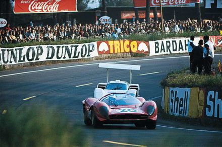 Chris Amon i Nino Vaccarella – Ferrari 330 P3 Spyder.