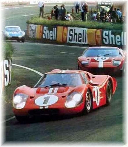 Nr.1.Dan Gurney i Anthony Joseph “AJ” Foyt – Ford GT Mk.IV,nr.18.Umberto Maglioli i Mario Casoni – Ford GT 40.