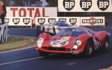 Nr.24.Willy Mairesse i “Jean Beurlys” Jean Blaton – Ferrari 330 P4, nr.41.Jo Siffert i Hans Herrmann – Porsche 907/6.