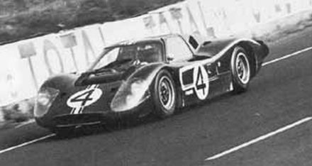 Denis Hulme i Lloyd Ruby – Ford GT Mk.IV.