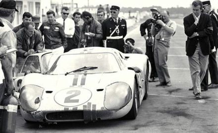 Bruce McLaren i Mark Donohue – Ford GT Mk.IV.
