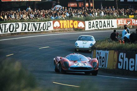 Nr.23.Richard Attwood i Piers Courage – Ferrari 330 P3/412P,nr.42.Robert Buchet i Herbert Linge – Porsche 911S.