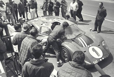 Dan Gurney i Anthony Joseph “AJ” Foyt – Ford GT Mk.IV.