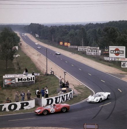 Nr.20.Chris Amon i Nino Vaccarella – Ferrari 330 P3 Spyder, nr.25.Pedro Rodriguez i Giancarlo Baghetti – Ferrari 330 P3/412P.