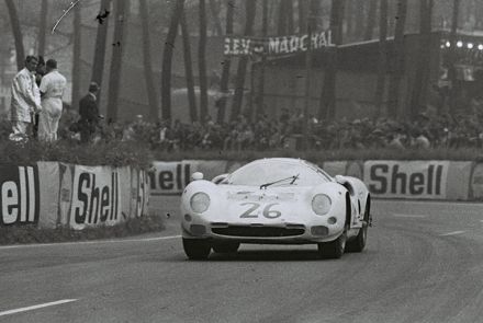 Ricardo Rodriguez i Chuck Parsons – Ferrari 365 P2