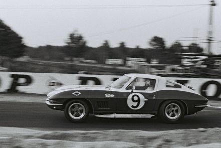 Bob Bondurant i Dick Guldstrand – Chevrolet Corvette.
