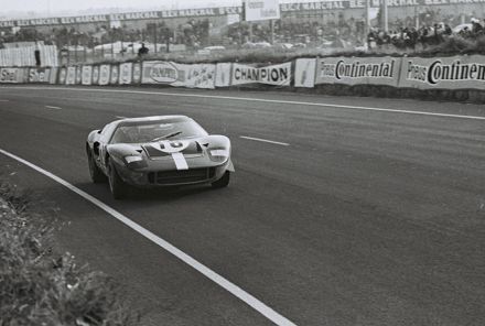 Pierre Dumay i Henri Greder – Ford GT 40.