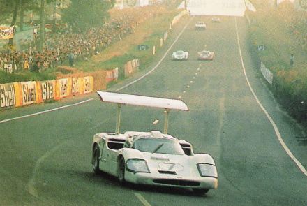 Phil Hill i Mike Spence – Chaparral 2F Chevrolet. (Sport Auto 371 / 1992)