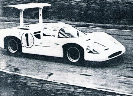 Spence i Hill – Chaparral 2F Chevrolet.
