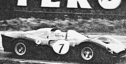   Scarfiotti i Sutcliffe – Ferrari 330 P4 Spyder.
