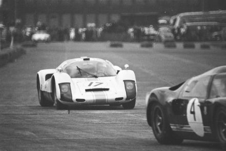 William Bradley i Richard Attwood – Porsche 906.