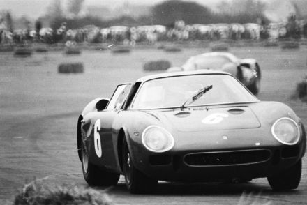 David Piper i David Skailes – Ferrari 250 LM.