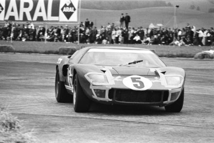Paul Hawkins – Ford GT40.